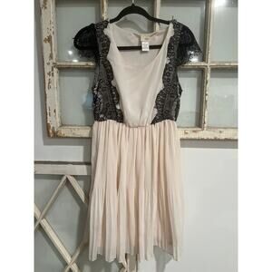 Daytrip size large pleated and lace midi dress